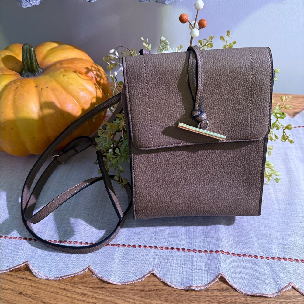 Chic Tan Crossbody Bag
